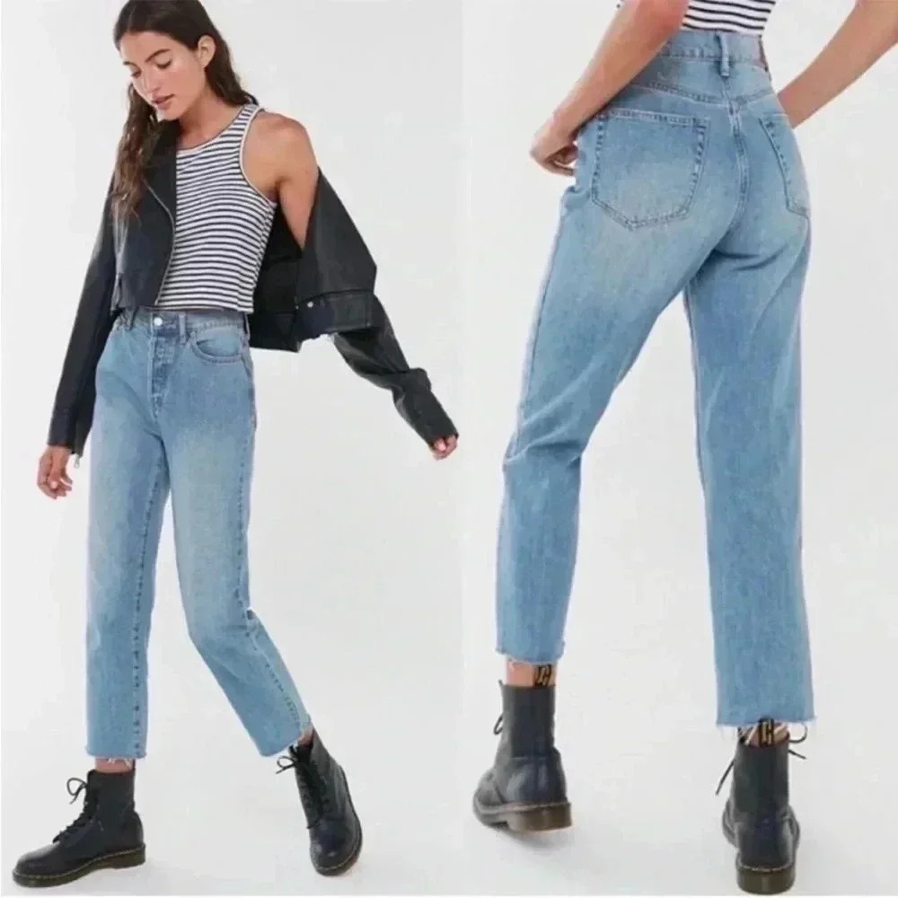 BDG High Rise Slim Straight Frayed  Hem - Size 26 - EUC